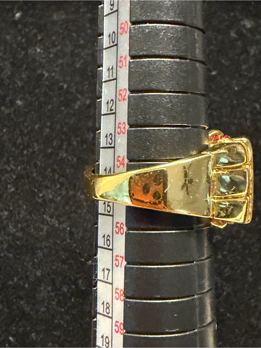Vintage Goldtone Fashion Statement Ring Red Center Stone - SZ 7/7.5 - Picture 4 of 10
